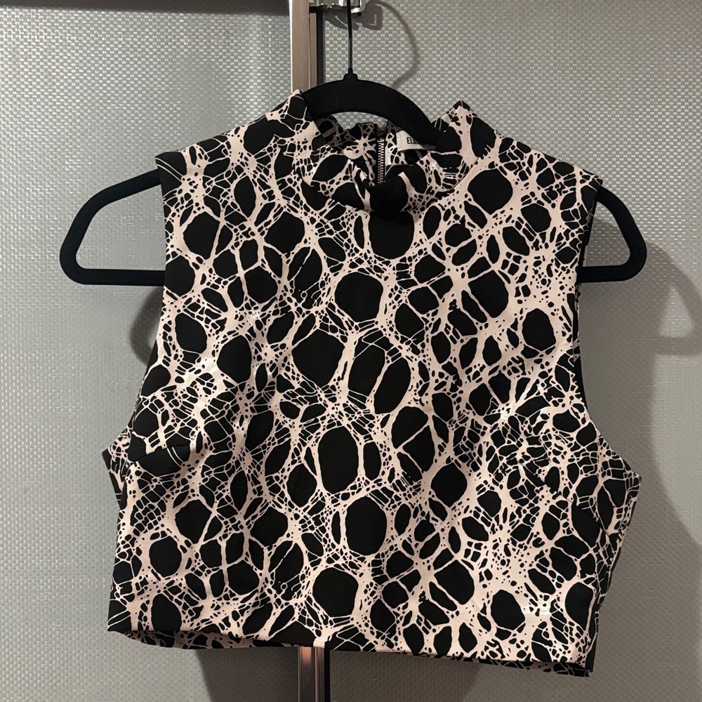 Elizabeth & James Black and White Patterned Women's Top - Cropped
